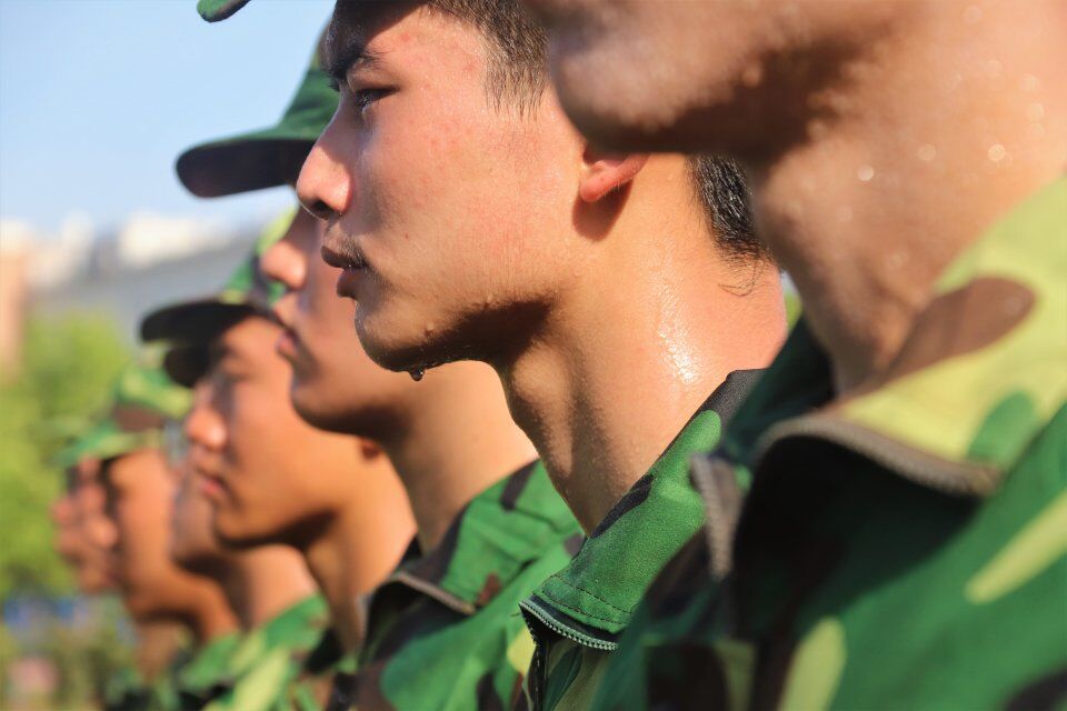 高温天气军训的祝福语高温天气军训的祝福语——烈日下的鼓舞与祈愿